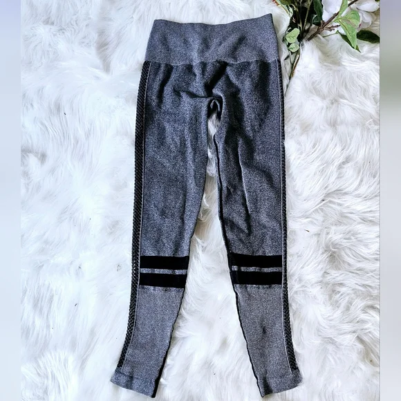 Bombshell Sportswear XS/S - Picture 1 of 3